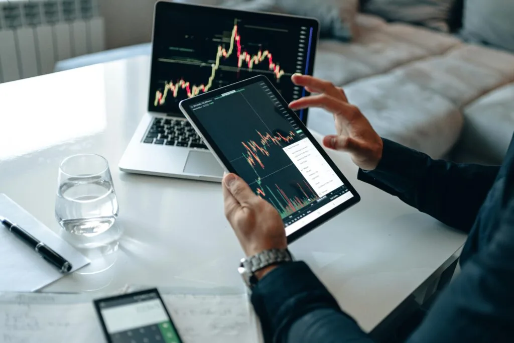 investing on tablet and computer online